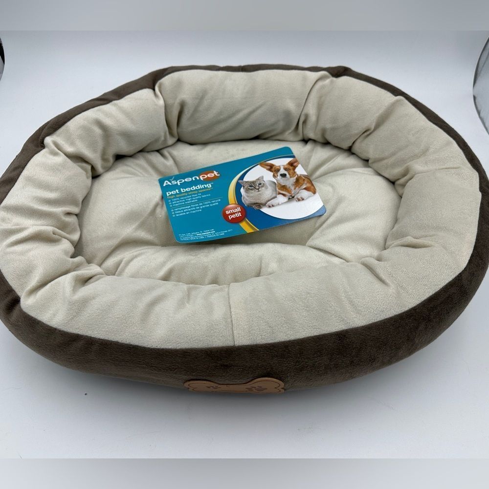 NWT!! Petmate 290206 Aspen Pet Oval Cuddler Pet Bed, 20" x 16", Chocolate Brown